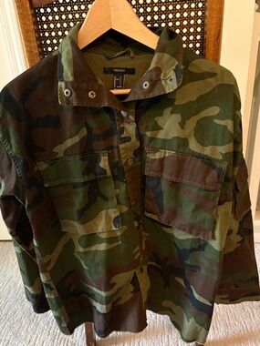 Forever 21 Camo Utility Jacket | Size Small | Military Style Overshirt